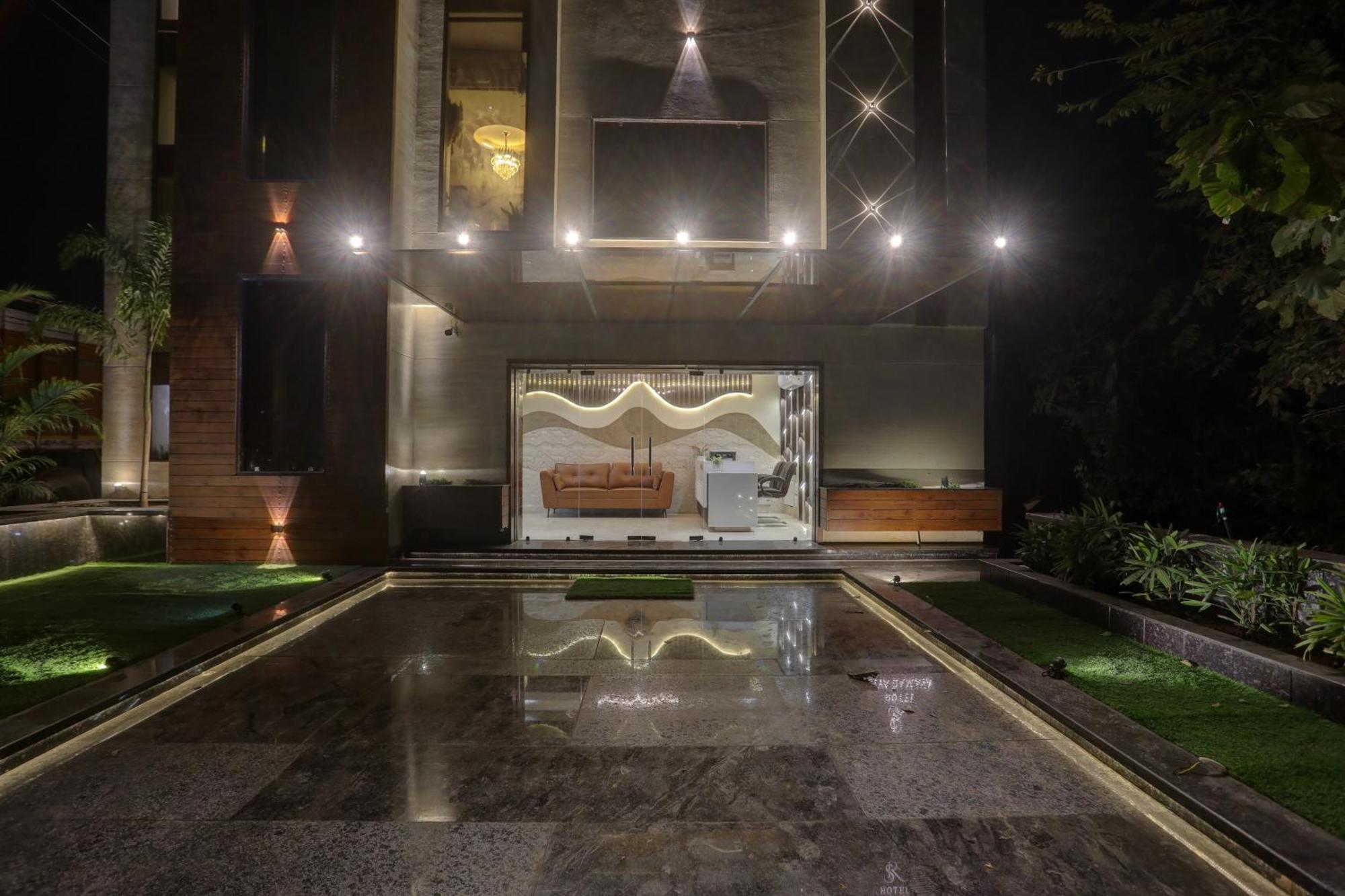 Super Collection O Belgacihia Near Kolkata Railway Station Hotel Гвалиор Екстериор снимка